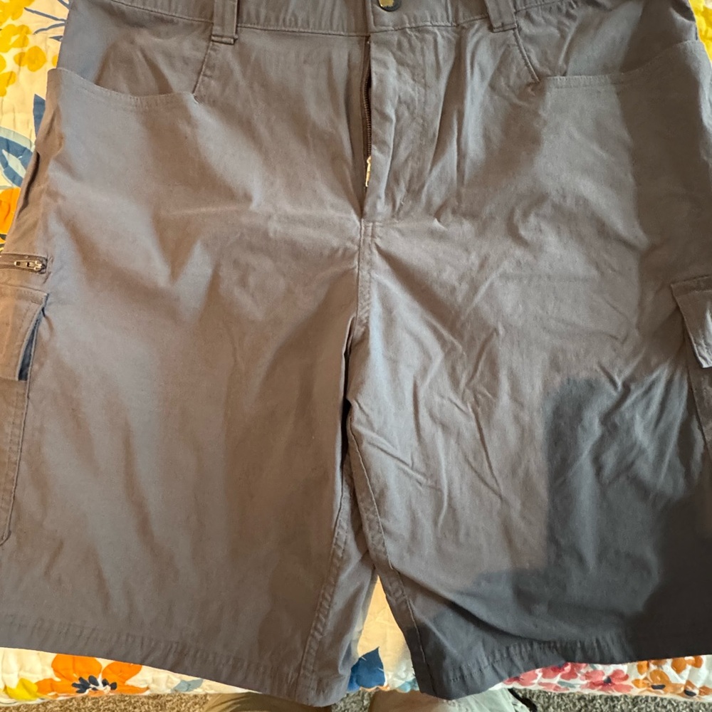 Orvis Men's Gray Cargo Shorts